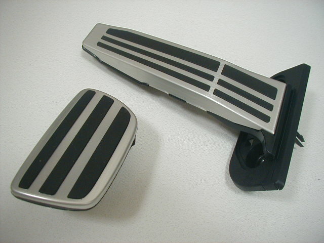 アルミペダルセット アウディ C6 左ハンドル用 AT車用 足元をスタイリッシュにドレスアップ！ 入数：1セット(3個) Aluminum pedal set
