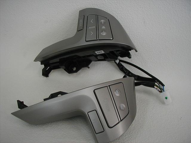 【トヨタ純正】　ステアリングスイッチ左右 [4本スポーク用]　★ヴォクシー 70系前期★