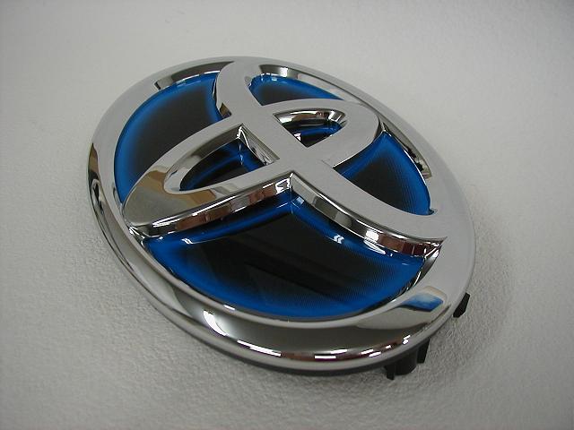 Rakuten - 【トヨタ純正】　ヒートブルーシルバーエンブレム ［Tマーク・160mm×110mm］