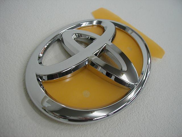 Rakuten - 【トヨタ純正】　シルバーエンブレム ［Tマーク・150mm×100mm］