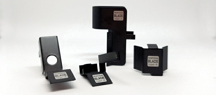 ★商品名：レスポンスブレード　レスポンスブレードは、エアフローセンサーにエアロダイナミックスという新発想。アクセルワークに対する加速感が大幅に向上します。 エアフローセンサーはエンジンの吸気量を計測し、車両コンピュータへデータを送っている重要なセンサーです。車両コンピュータはこの情報を元に燃料値、点火時期といったエンジン制御にとって重要な部分を決定しています。 レスポンスブレードはエアフローセンサーへの空気の流れ方を特殊形状のブレードにより増幅させ、より加速に有利な特性に変更させます。 数多くの卓上テスト、実走行によるフィーリングテスト、シャーシダイナモによるパワー計測等を経て発売に至りました。 ●特に、アクセル開度〜40％までの領域に大幅な変化が望めます。 ●登坂路等、トルクが必要な領域での加速が変わります。 車両毎のセンサー形状に合わせてあるので、センサーを外して装着するだけの簡単取付！ ※一部車両はエアクリーナー脱着作業が必要になります。詳細は取扱説明書をご確認いただくか、お問い合わせ下さい。 【アダプターについて】 レスポンスブレード装着により、走り始め〜中速のアクセルレスポンス・トルクは向上しますが、4000〜4500rpm以上の領域では若干燃料が濃くなる傾向があります。この領域を改善するアダプターになります。高回転を多用する場合は併用をおすすめ致します。アダプターはエアフローセンサーにカプラー接続になりますので後から追加することも可能です。