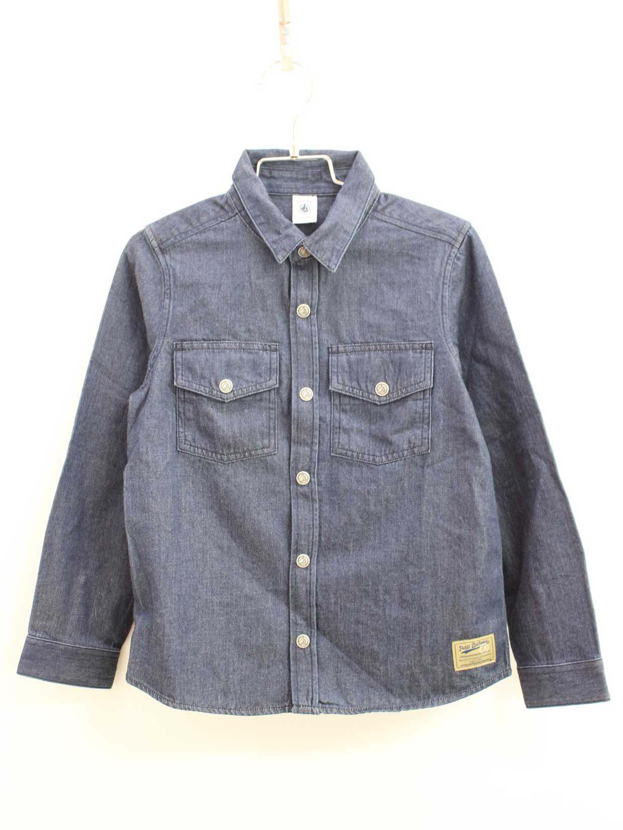 サイズ 128cm 素材 綿100％ 色 インディゴブルー 汚れ、ダメージ等 汚れや色褪せはありません。 使用感ランク A 性別 男の子 その他 フロントはスナップボタンで開閉します。 ＊使用感ランクは、Cを除き、あくまでも使用感のみ表すランクで、汚れ等は別欄で記載しております。 例）使用感【特A】で【汚れあり】は存在致します。