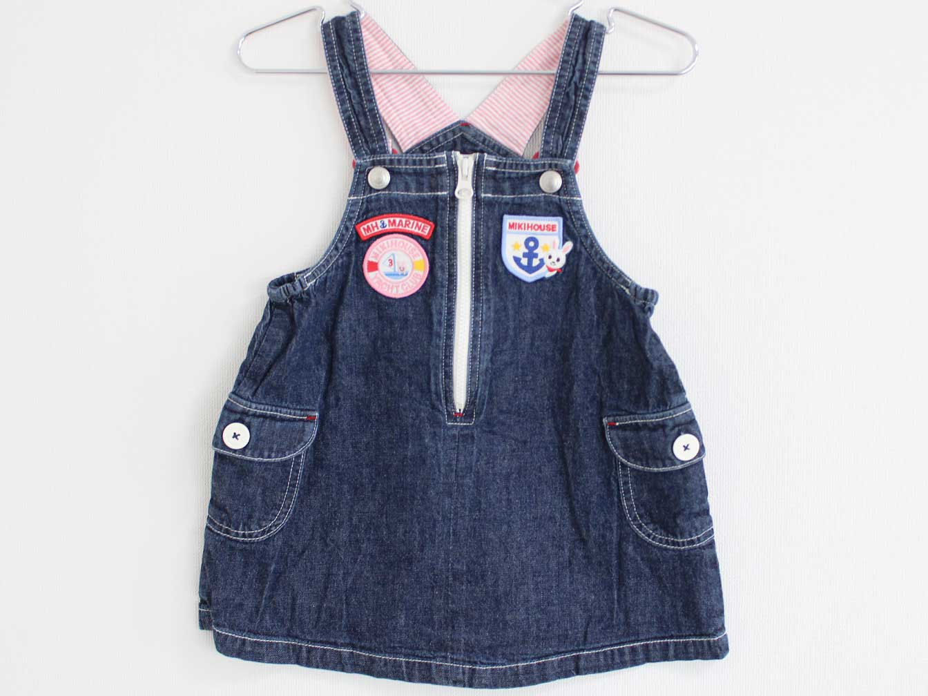 サイズ 90cm 素材 綿100％ 色 紺 汚れ、ダメージ等 軽い褪せがありますが、それ程気になるものではありません 使用感ランク AB 性別 女の子 その他 定価10,450円左右ポケットあり肩紐調整可能着丈：約46cm胸元ジッパー開閉 ...