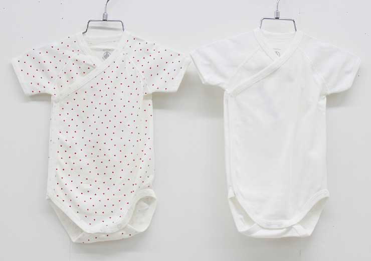 サイズ 74cm（12m） 素材 綿100％ 色 白、赤 汚れ、ダメージ等 汚れや色褪せはなく、綺麗な状態です 使用感ランク 特A 性別 女児 その他 サイド、股下スナップボタンで開閉します ネット限定販売品 ＊使用感ランクは、Cを除き、あくまでも使用感のみ表すランクで、汚れ等は別欄で記載しております。 例）使用感【特A】で【汚れあり】は存在致します。