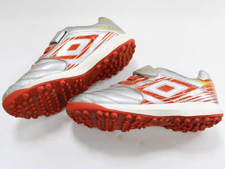 ▽アンブロ/umbro▽18cm サッカーシューズ/靴 シルバー×赤 サッカー フットサル トレーニング 試合 教室子供 キッズ kids 男の子 春夏秋冬 520122通販 サッカー 用品 セール