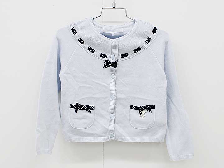 サイズ 110cm 素材 綿50%・アクリル50% 色 水色 汚れ、ダメージ等 前身ごろお腹あたり・右袖付け根・肘に軽い汚れがありますが、目立つものではありません 使用感ランク A 性別 女児 その他 特になし ＊使用感ランクは、Cを除き、あくまでも使用感のみ表すランクで、汚れ等は別欄で記載しております。 例）使用感【特A】で【汚れあり】は存在致します。