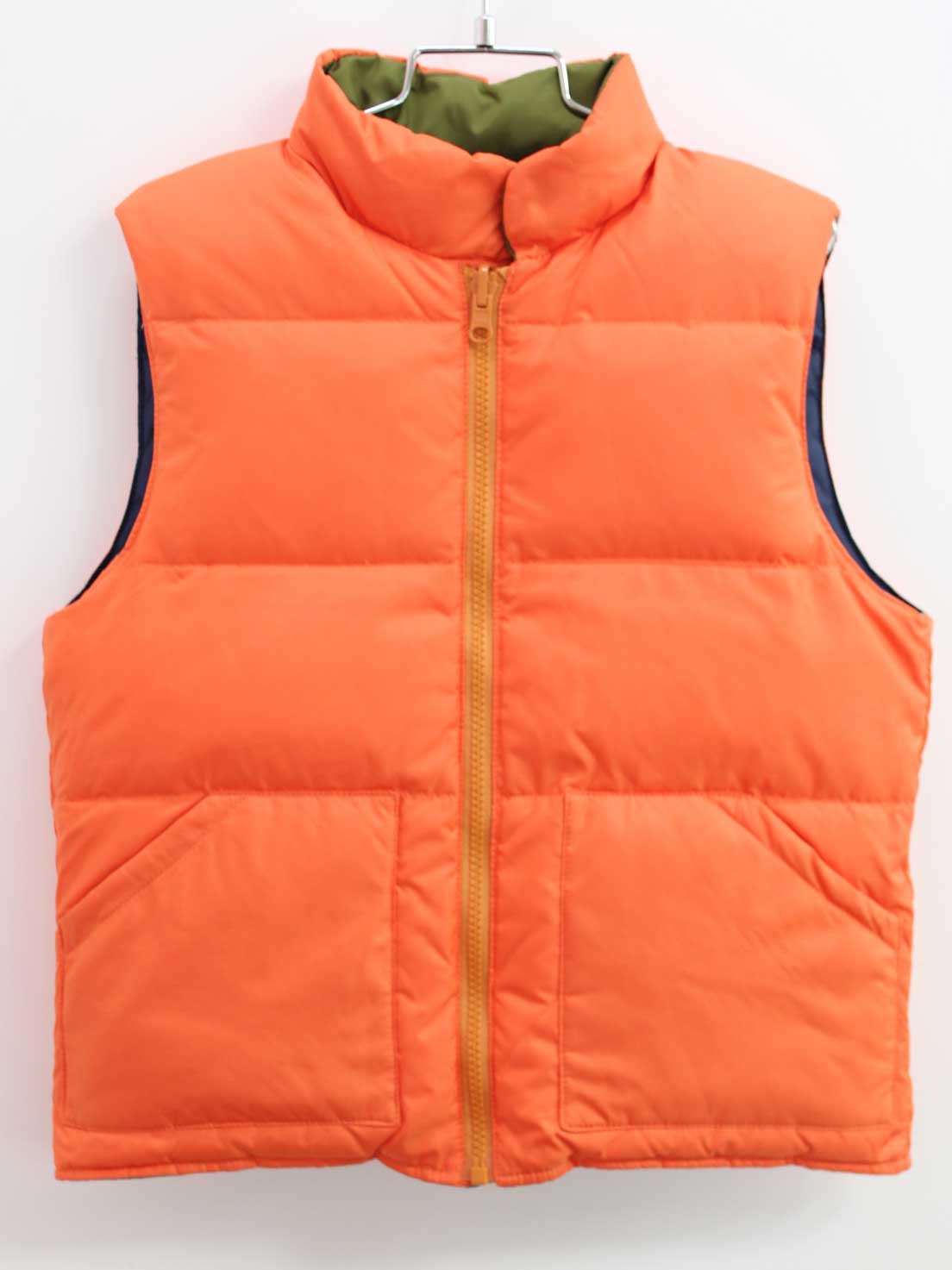 サイズ 130cm 素材 両面：ポリ100％ 詰め物：ダウン80％、フェザー20％ 色 オレンジ、紺、グレーほか 汚れ、ダメージ等 汚れや色褪せはありません 使用感ランク A 性別 男の子 その他 リバーシブル ＊使用感ランクは、Cを除き、あくまでも使用感のみ表すランクで、汚れ等は別欄で記載しております。 例）使用感【特A】で【汚れあり】は存在致します。