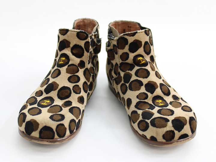 サイズ 15cm(25) 素材 本革 色 茶色・ベージュ 汚れ、ダメージ等 つま先に擦れがありますが、その他キズ汚れありません底減りほぼなし 使用感ランク A 性別 女の子 その他 参考定価￥33,000位 ＊使用感ランクは、Cを除き、あくまでも使用感のみ表すランクで、汚れ等は別欄で記載しております。 例）使用感【特A】で【汚れあり】は存在致します。