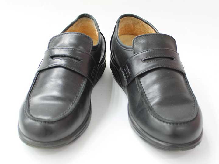 サイズ 22cm(35) 素材 本革 色 黒 汚れ、ダメージ等 キズ、汚れありません底減りほとんどありません 使用感ランク A 性別 男の子 その他 参考定価￥30,000～40,000位2.3回使用 ＊使用感ランクは、Cを除き、あくまでも使用感のみ表すランクで、汚れ等は別欄で記載しております。 例）使用感【特A】で【汚れあり】は存在致します。