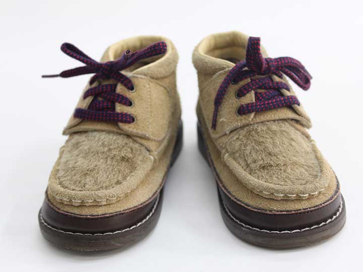 サイズ 17cm 素材 スエード 色 ベージュ 汚れ、ダメージ等 両履き口部分に軽い擦れがありますが、あまり目立つものではありません底減りあまりありません 使用感ランク A 性別 男女兼用できるデザインだと思います その他 特にありません ＊使用感ランクは、Cを除き、あくまでも使用感のみ表すランクで、汚れ等は別欄で記載しております。 例）使用感【特A】で【汚れあり】は存在致します。