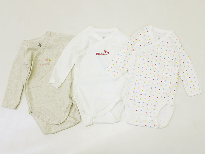 【新規値下げ!】新品 未使用品▲プチバトー/PETIT BATEAU▲60cm(3m) 長袖ボディオール/カバーオール/ロンパース3枚set/インナー/肌着/小物 白系×ベージュ系×ハート柄 出産祝い ギフト【ネット限定】子供 キッズ kids ベビー baby 女の子 春秋冬 onepi 812132