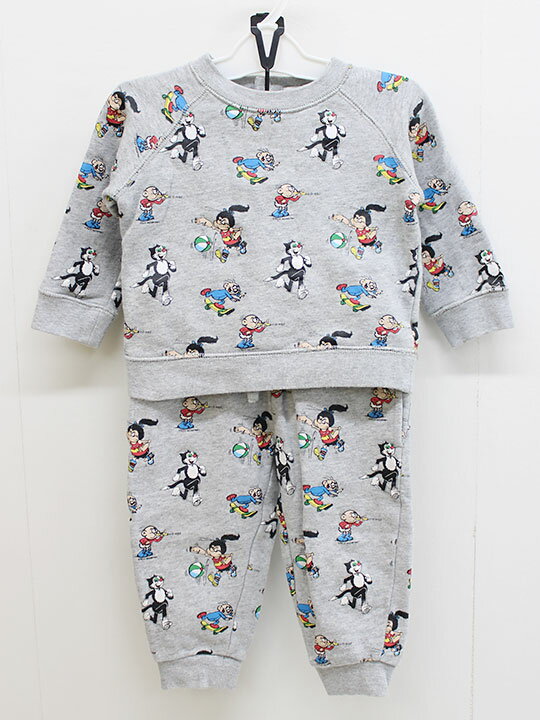 サイズ 80cm（12M) 素材 本体：綿100％ 色 グレー、他 汚れ、ダメージ等 汚れ、色褪せありません 使用感ランク A 性別 男児 その他 上下セット販売品 パンツウエストゴム＆紐で開閉しません パンツ左右サイドポケットあり 裏起毛 ＊使用感ランクは、Cを除き、あくまでも使用感のみ表すランクで、汚れ等は別欄で記載しております。 例）使用感【特A】で【汚れあり】は存在致します。