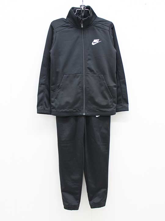 サイズ 130cm(XS) 素材 本体：ポリ100％ 色 黒 汚れ、ダメージ等 汚れ、色褪せありません 使用感ランク A 性別 男女児兼用できると思います その他 ボトムウエスト、ゴムで開閉しません 裏起毛 ＊使用感ランクは、Cを除き、あくまでも使用感のみ表すランクで、汚れ等は別欄で記載しております。 例）使用感【特A】で【汚れあり】は存在致します。