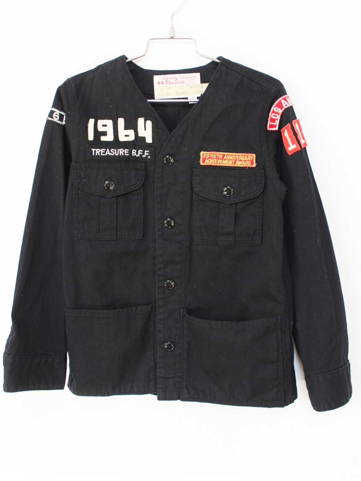 サイズ 130cm 素材 綿100％ 色 黒 汚れ、ダメージ等 汚れ、色褪せはありません 使用感ランク A 性別 女の子 その他 前中央、ボタンで開閉します胸元と腹部左右にポケットあり ＊使用感ランクは、Cを除き、あくまでも使用感のみ表すランクで、汚れ等は別欄で記載しております。 例）使用感【特A】で【汚れあり】は存在致します。