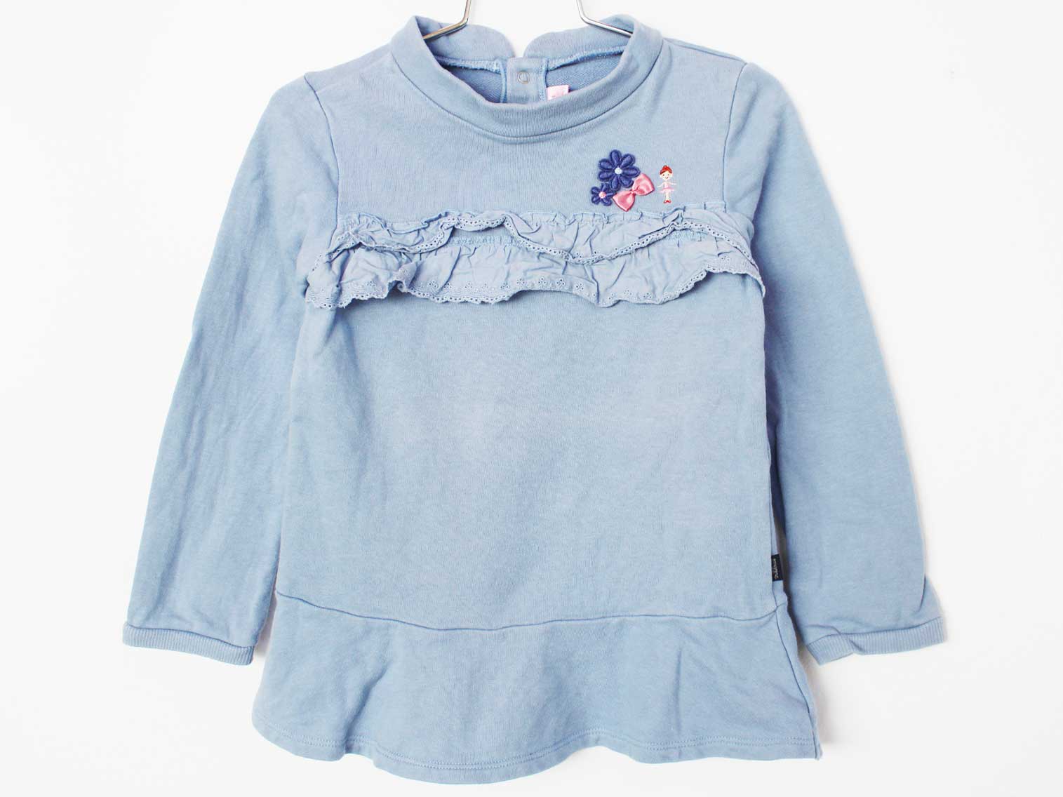 サイズ 110cm 素材 綿100％ 色 ブルーグレー 汚れ、ダメージ等 背面のボタン周りや両肩、袖口に軽い色褪せがありますが、ほか汚れなどはありません 使用感ランク A 性別 女の子 その他 背面首元、スナップボタンで開閉します 薄手のトレーナー生地です 日本製、リーナ ＊使用感ランクは、Cを除き、あくまでも使用感のみ表すランクで、汚れ等は別欄で記載しております。 例）使用感【特A】で【汚れあり】は存在致します。