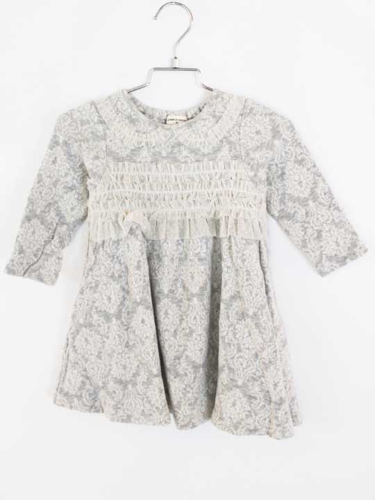 サイズ 80cm 素材 綿100％ 色 グレー、白 汚れ、ダメージ等 汚れ、色褪せはありません 使用感ランク A 性別 女の子 その他 着丈約42cm 背面首元、ゴムで伸び縮みします 伸縮性のある柔らかいカットソー生地 定価税込：8,690円 ＊使用感ランクは、Cを除き、あくまでも使用感のみ表すランクで、汚れ等は別欄で記載しております。 例）使用感【特A】で【汚れあり】は存在致します。