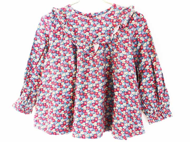 サイズ 100cm 素材 綿100％ 色 紺、赤、ブルー、グリーン 汚れ、ダメージ等 汚れ、色褪せはありません 使用感ランク A 性別 女の子 その他 背面身頃、ボタンで開閉します リバティ、袖口ゴム 定価税込：8,690円 ＊使用感ランクは、Cを除き、あくまでも使用感のみ表すランクで、汚れ等は別欄で記載しております。 例）使用感【特A】で【汚れあり】は存在致します。