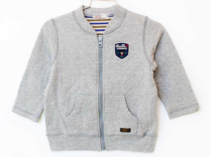 サイズ 90cm 素材 綿100％ 色 グレー 汚れ、ダメージ等 汚れ、色褪せはありません 使用感ランク A 性別 男の子 その他 前中央、ジップアップ カットソー生地 腹部左右にポケット付き、日本製 ＊使用感ランクは、Cを除き、あくまでも...