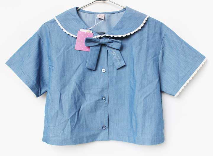 サイズ 160cm(L) 素材 ポリ74％、レーヨン19％、ポリウレタン7％ 色 ブルー、白 汚れ、ダメージ等 使用感ランク S 性別 女の子 その他 ショート丈：着丈約43cm 前中央、ボタンで開閉します 首元のリボンは取り外し可 新品未使用品、定価税込：14,190円 ＊使用感ランクは、Cを除き、あくまでも使用感のみ表すランクで、汚れ等は別欄で記載しております。 例）使用感【特A】で【汚れあり】は存在致します。