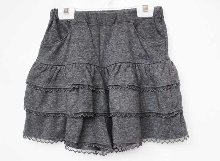 サイズ 140cm 素材 画像をご参照ください 色 グレー 汚れ、ダメージ等 汚れやダメージのない綺麗なお品です 使用感ランク A 性別 女の子 その他 フロント部分、開閉しません ウエスト：ゴム、アジャスター機能付き 腹部左右にポケットあり ＊使用感ランクは、Cを除き、あくまでも使用感のみ表すランクで、汚れ等は別欄で記載しております。 例）使用感【特A】で【汚れあり】は存在致します。