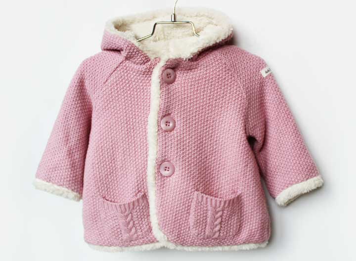 サイズ 80cm 素材 画像をご参照ください 色 ピンク、白 汚れ、ダメージ等 汚れやダメージのない綺麗なお品です 使用感ランク A 性別 女の子 その他 前中央、ボタン留め 袖口2way：折り返し可 裏地：ボア生地 腹部左右にポケット付き ＊使用感ランクは、Cを除き、あくまでも使用感のみ表すランクで、汚れ等は別欄で記載しております。 例）使用感【特A】で【汚れあり】は存在致します。