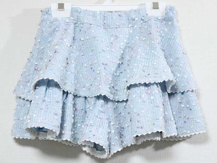 サイズ 120cm 素材 アクリル81％、ポリエステル19％ 色 水色 汚れ、ダメージ等 左裾に軽い汚れがありますが、目立つものではありません 使用感ランク A 性別 女児 その他 ウエスト部分ゴム 定価税込：11,880円 ＊使用感ランクは、Cを除き、あくまでも使用感のみ表すランクで、汚れ等は別欄で記載しております。 例）使用感【特A】で【汚れあり】は存在致します。