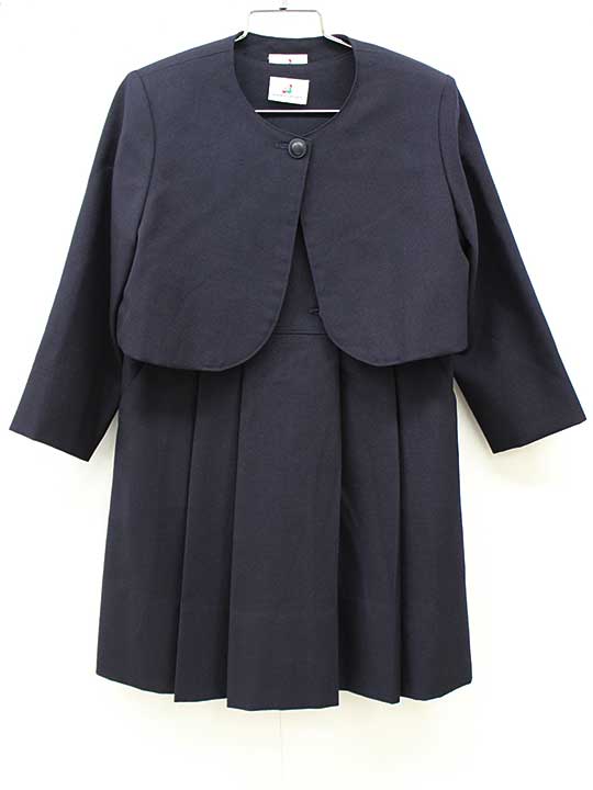 サイズ 120cm 素材 毛100％、裏地キュプラ 色 濃紺 汚れ、ダメージ等 汚れ、色褪せなし 使用感ランク A 性別 女児 その他 ボレロ：着丈約29cm、袖丈約34.5cm ジャンパースカート：着丈約62.5cm、左右ポケットあり ＊使用感ランクは、Cを除き、あくまでも使用感のみ表すランクで、汚れ等は別欄で記載しております。 例）使用感【特A】で【汚れあり】は存在致します。