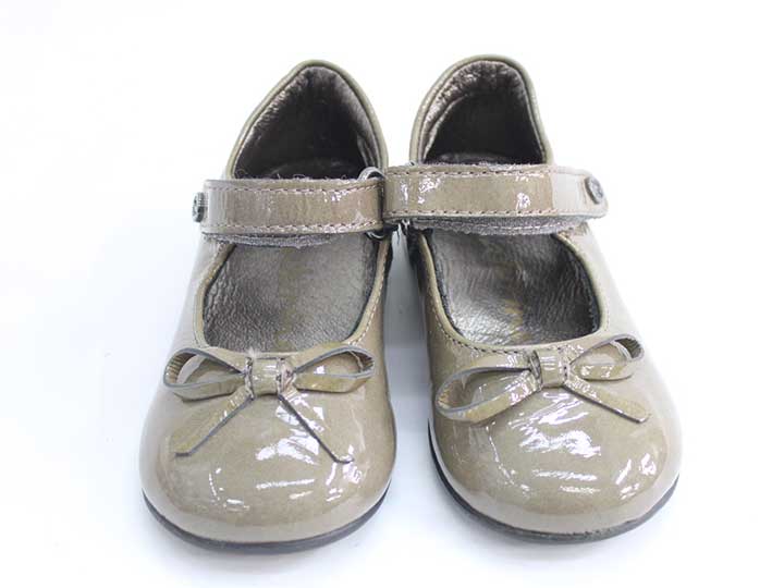 サイズ 12.5cm（21） 素材 人工皮革、合成繊維 色 茶色 汚れ、ダメージ等 キズや汚れなし 底減りほぼなし 使用感ランク 特A 性別 女児 その他 特になし ＊使用感Aランクは、Cを除き、あくまでも使用感のみ表すランクで、汚れ等は別欄で記載しております。 例）使用感【特A】で【汚れあり】は存在致します。