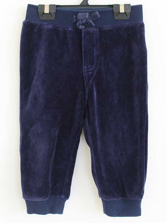 サイズ 75cm(9M) 素材 本体：綿80％、ポリエステル20％ 色 紺 汚れ、ダメージ等 リブ部分に程度の軽い色褪せ、右ひざにうっすらと汚れが見られますが、あまり目立ちません 使用感ランク AB 性別 男女兼用して頂けるデザインだと思います その他 ウエストゴム ＊使用感ランクは、Cを除き、あくまでも使用感のみ表すランクで、汚れ等は別欄で記載しております。 例）使用感【特A】で【汚れあり】は存在致します。