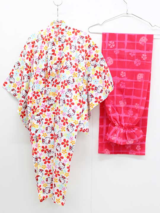 サイズ 110cm 素材 本体：綿100％帯：おそらくポリ100％ 色 白、赤、ショッキングピンク、マルチカラー 汚れ、ダメージ等 汚れ色褪せはありません 使用感ランク A 性別 女の子 その他 浴衣：着丈約95.5cm、裄丈約50cm、袖丈約48cm帯：全長約260cm、幅約28cmレア ＊使用感ランクは、Cを除き、あくまでも使用感のみ表すランクで、汚れ等は別欄で記載しております。 例）使用感【特A】で【汚れあり】は存在致します。