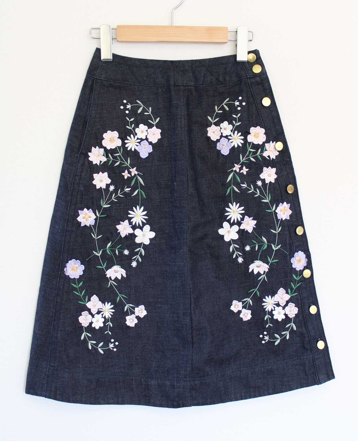 【値下げ】●Chesty/チェスティー●フラワー刺しゅうデニムスカート/膝下丈 インディゴブルー/青 レディ..
