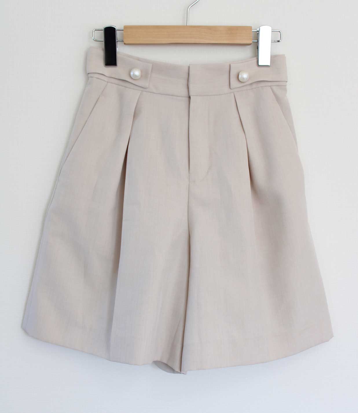 ●JILL STUART/ジルスチュアート●2023年製/パールボタンハーフパンツ/短パン/ショートパンツ/五分丈/ウエストゴム ライトベージュ レディース S【中古】春夏 812052