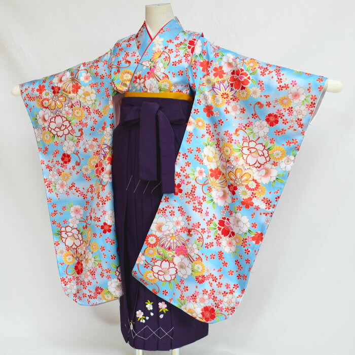 商品名 七五三 卒園式等に！7歳着物と袴のセット 素材 高級ポリエステル100% サイズ 対象年齢 6歳（数え7歳） 7歳（満7歳） 適応身長　約115cm～130cm位 着物　　着丈 　 約132cm　 　　　　　袖丈　　約74cm　 　　　　　裄丈　　約58cm 袴　　　　70cm セット内容等 着物　 長襦袢　 伊達衿（取り付け済み）　 刺繍半衿 刺繍袴 袴下帯 足袋 腰紐3本 化粧箱 さらに、おまけで 毎日の通園、通学に重宝する キャラクターハンドタオルプレゼント！ 髪飾りはセットに含まれておりません。 ご希望のお客様は、式部浪漫ブランドの 7歳用髪飾りも別途ご用意させて頂けます。 ※着用には肩上げが必要となります。 半衿取り付け、肩上げは別途、当店でも お子様ひとりひとりの大きさに合わせて承っております。 肩上げご希望のお客様は、 必ず下記の寸法を 測って頂いて、 ご注文をお願い致します。 寸法はご注文時にお知らせ下さい。 腰上げは着付け時に腰紐で調節して 着用しますので 特に必要御座いませんが、 ご希望のお客様は腰上げも承ります。 腰上げをする事で着付けも簡単になります。 腰上げをご希望のお客様はお問い合わせ下さい。 ※他に着用には着付け小物セットが必要になります。 着付け小物セットは （衿芯、伊達締め1本、腰紐） の袴着用に必要な最低限の小物 も別途ご用意させて頂けます。 帯結びが面倒な袴下帯は 別途、くるっと巻いてマジックテープで 止めるだけで袴下帯の着付けが完成の ワンタッチ下帯に変更可能です。 着付けのマニュアルは御座いませんが YouTubeで検索頂くと分かりやすく袴の紐の 結び方等、着付けを多数紹介されて おりますのでご家庭でも問題なく 着付けもして頂けると思います。 和装用肌着、裾よけは必要御座いません。 普段着用頂いているような 胸元が開いたシャツやキャミソールをご着用下さい。 肩上げ寸法の測り方 ゆき丈(肩上げ) 片手を斜め下45度に下ろし 首の後ろの中心より肩先を通って 手首のくるぶしまで ※肩上げを施した商品は、お客様用に 加工をさせて頂いた商品となりますので、 不良品を除きお客様都合での返品、交換は お受け出来ませんのであらかじめご了承下さい。 注意事項 生地の裁断により画像とは柄の配置が若干 異なる場合が御座います。 ご使用のモニターによっては 実物と色が若干異なる場合が御座います。 染物の為、細かな染料の飛び等がある場合が 御座いますが、染物の都合上避けられないものと なっておりますのであらかじめご了承下さい。 有料オプションは ご注文時には金額が反映されません。 有料オプションをご希望頂いた場合は ご注文確認後に正確な金額をお知らせさせて 頂きます。七五三、卒園式、結婚式等に！7歳着物と袴のセット 着物には伊達衿も取り付け済みです！ 面倒な肩上げや半衿の取り付けもお子様一人一人の大きさに合わせて 別途承っておりますので、針仕事の苦手なお客様も心配不要の安心楽々です！ 髪飾りはセットに含まれておりませんが、 ご希望に合わせて大人気高級ブランド式部浪漫の7歳用髪飾りもご用意させて頂けます。 袴着用に必要な着付け小物セットもご用意させて頂けます。 セット内容、サイズ、肩上げ等の詳細は下部に記載の商品詳細の表をご覧下さい。 さらに、おまけで毎日の通園、通学に重宝するキャラクターハンドタオルプレゼント！ 程良い光沢のある地紋生地を使用しています。 鮮やかな水色地に桜等季節の花々が華やかな可愛い御着物になっています！ 高級感のある桜刺繍 刺繍半衿は赤、ピンクよりお選び頂けます！