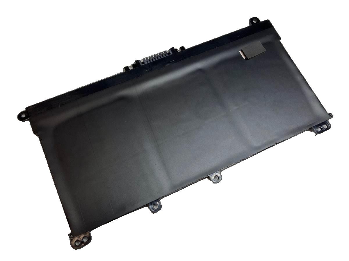 純正品｜安全・安心のノートPC用バッテリー ■ 商品仕様 商品名17-ca0000 11.4V 41.04Wh hp ノート PC パソコン 純正 バッテリー 電池 電圧 11.4V 容量3600mAh (41.04Wh) タイプ リチウムイオン 対応機種 Hp 17-ca0000 色 黒 種別純正品 保証期間3ヶ月保証 届出事業者名株式会社フォーループ PSマークの種類丸型PSE ■ 純正バッテリーを選ぶ理由 長寿命 — 高品質セルを使用しているため、サイクル寿命が長く、長期安定使用が可能 高い適合性 — 互換性トラブルがほとんどなく、安心して使用できる 優れた安全性 — 発火・膨張などのリスクが低く、安全に使い続けられる ■ 配送について 配送：佐川急便（全品送料無料）発送：こちらの商品は海外から取り寄せるため、入荷までに2〜3週間前後かかります。 ■ ご注文前にご確認ください 会社概要、お買い物ガイドは事前了解事項となりますので、ご注文前に必ずお読みください。 適合にご不安がある場合は、当店にてお調べいたしますので、ぜひお気軽にお問い合わせください。 お使いのバッテリーの型番が確認できる画像を添付いただけますと、確実なご案内が可能です。 お問い合わせはこちら