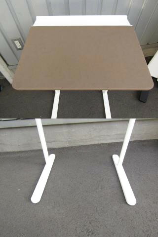 コクヨ ペルソ パーソナルテーブル チルトタイプ W550 サンドブラウン 2020年製 中古【中古オフィス家具】