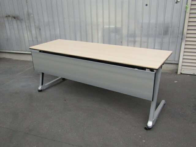 オカムラ インターアクトNT サイドフォールドテーブル 幕板付 キャスター付 W1800×D600×H720 メープル 中古【中古オフィス家具】