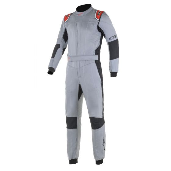 メーカーAlpinestars商品名GP TechV3レーススーツ|Colour:Grey / Red特徴・FIA 8856-2018承認済み・超軽量で通気性に優れています・F1由来のストレッチパネル 商品説明 Alpinestars GP Tech V3レーススーツは、耐熱性と難燃性を高めるための最新のFIA規制に準拠するように開発されました。超軽量で通気性のある3層構造には、フィット感を向上させ、体温を効果的に調節するための薄い伸縮性パネルが含まれています。耐熱性と耐炎性の向上 F1由来のストレッチパネルにより、優れた動きやすさを実現超軽量3層構造体温調節に役立つ優れた通気性 GP Tech V3レーススーツは、戦略的に配置されたF1派生ストレッチパネルを備えており、車の内外で最大限の可動性を実現し、完全に浮いたアームが運転中の抵抗を最小限に抑えます。スーツへのエントリーはダブルスライダー付きのYKKジッパーを介して行われ、襟は快適なフィット感と感触のためにフックとループクロージャー付きの柔らかいニット生地を備えています。目立たない腿のポケットは便利な収納を提供します。洗濯時にスーツを保護するための特別なランドリーバッグが含まれています。 3層（325g / m2材料重量） FIA8856-2018承認済み