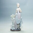 【中古】LLADRO リヤドロ 女性 白い花 37cm 品格 A TOUCH OF CLASS #5377