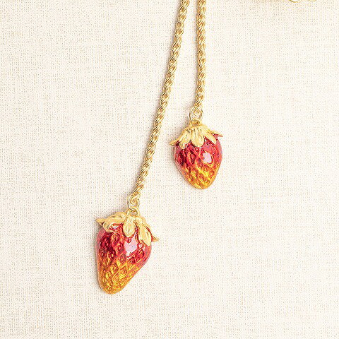 きものSHOPくりはらのいちごの根付 H0308-07 送料無料 苺の根付 数（SUU)ブランドのイチゴ根付 モダンなねつけ・立体感ある根付　帯の装飾品｜アングル2