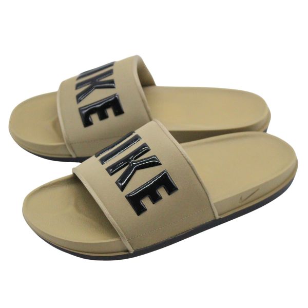 ブランド:NIKE ナイキ商品名/品番:NIKE OFFCOURT SLIDE BQ4639-204 オフィシャルコート スライド素材:アッパー：合成皮革、アウトソール：合成底ワイズ(横幅):細身の1E(E)相当取り扱いサイズ:24cm 25cm 26cm 27cm 28cm 29cm靴の詳細:(27.0cm 採寸)ソール高:約 2.0 cm履き口までの高さ:約 3.0 cm(ソール部分も含む)重量:約 140 gカラー[204]カーキ/ブラック 緑色/黒色※生成色に近いお色ですおすすめのサイズ:細身、普通の方→「0.5cm大きめ」甲高、幅広の方→「1.0cm大きめ」こちらのアイテムの足入れは小さめです。 ナイキ オフィシャルコート スライドは、ビーチにも、ガーデニングにも、ソファに座って過ごすのにも適したクラシックなデザイン。軽量で履きやすい快適なデザイン。※NIKE商品の海外配送は行っておりません。何卒ご了承くださいませ。ブランド:NIKE ナイキ 商品名/品番:NIKE OFFCOURT SLIDE BQ4639-204 オフィシャルコート スライド 素材:アッパー：合成皮革、アウトソール：合成底 ワイズ(横幅):細身の1E(E)相当 取り扱いサイズ:24cm 25cm 26cm 27cm 28cm 29cm 靴の詳細:(27.0cm 採寸) ソール高:約 2.0 cm 履き口までの高さ:約 3.0 cm(ソール部分も含む) 重量:約 140 g カラー [204]カーキ/ブラック 緑色/黒色※生成色に近いお色です おすすめのサイズ:細身、普通の方→「0.5cm大きめ」 甲高、幅広の方→「1.0cm大きめ」 こちらのアイテムの足入れは小さめです。 ナイキ オフィシャルコート スライドは、ビーチにも、ガーデニングにも、ソファに座って過ごすのにも適したクラシックなデザイン。 軽量で履きやすい快適なデザイン。 ※NIKE商品の海外配送は行っておりません。何卒ご了承くださいませ。