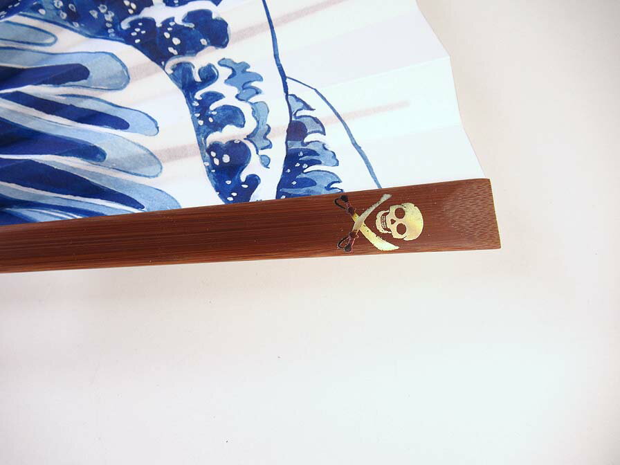 【男性用】大波を描いた男性用京扇子【扇骨絵柄付】(C8414)