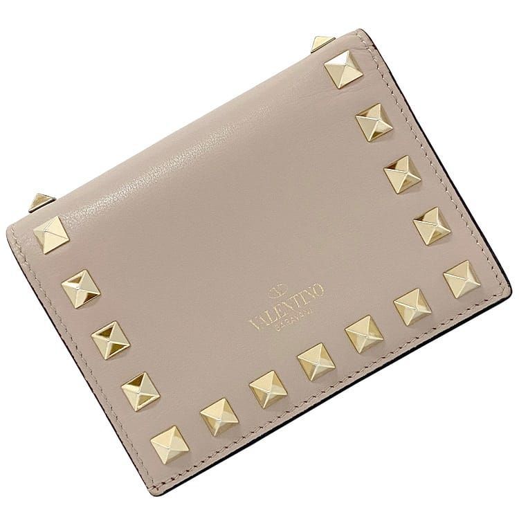 ヴァレンティノ ガラヴァーニ 二つ折り 財布 ピンク ベージュ ロックスタッズ ZW2P0P39BOL 美品 レザー GP 中古 VALENTINO GARAVANI スタッズ 折り財布 コンパクト ミニ 小銭入れ有 ホック シンプル ロゴ ウォレット 高級感 上品 お洒落 ブランド 本物 鑑定済み