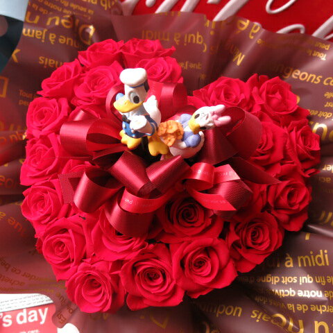 ドナルド　デージー入り　花　ハート　フラワーギフト ハート　プリザーブドフラワー 赤バラ