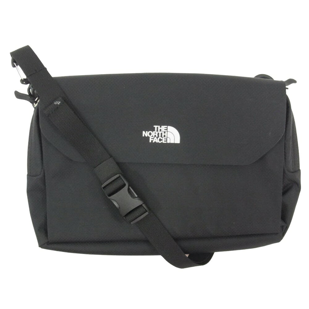 商品情報 ブランド名THE NORTH FACE（ノースフェイス） 商品名 NM92401 フロントアクセサリーポケット ショルダーバッグ カラーブラック系 実寸サイズ W約27cm x H約17cm x D約2.5cmストラップ：約117cm サイズ・採寸について≫ 付属品 なし 状態について 弊社基準より使用感が少なく、比較的状態の良い中古品で汚れやダメージがほとんどない、またはあってもさほど目立たない、状態の良好な商品です。 特記事項 ※使用に伴う使用感、傷擦れ、素材特有の毛羽立ち、生地アタリ、汚れ、ほつれなどはございます。中古商材にご不安な方、完璧な商品状態をお求めの方はお控え下さい。　 商品管理番号 6f23336ab0008iae2 取扱い店舗 LIFE仙台六丁の目店 商品状態 NU 新古品(特別な記載が無い商品については店頭展示品 SS 未着用・もしくは数回のみ着用の新品同様の商品 S 数回程度の着用感・使用感のほとんど見られない商品 A 着用感のさほど感じられない状態の良好な商品 B 若干の使用感があり商品によっては若干のダメージがある商品 C 目立つ着用感・ダメージ・汚れ等がある商品 >>同じブランドの商品を見る >>同じカテゴリの商品を見る 商品管理番号：6f23336ab0008iae2必ずお読み下さい 当店の商品は、全て中古品となっております。一部「新古品」「未使用」などの記載のある商品がございますが、ほとんどの商品が一般のお客様からお買取りしたお品物でございますので、保管状態等により新品同様の品質で無い場合もございます。 可能な限り詳細な状態を記載出来るよう努めておりますが、中古品の性質上、記載しきれない微細な汚れやダメージがある場合がございます。 貴金属類は、保管時の黒ずみ、くすみ、キズ、等が付いている場合がございます。 衣類やその他商品は保管時の傷擦れ、薄い汚れ、毛羽立ちなどが付いている場合がございます。 指輪・リングはデザインのおおよその中心部分をリング棒で計測していますが誤差がある場合がございます。 付属品欄に記載がない場合は基本的に付属品はございません。画像に写っているものが全てになります。 状態ランクは商品本体の状態を示しております。保存袋や外箱等の付属品の状態は含まれません。 掲載画像はモニター環境により異なって見える場合がございます。