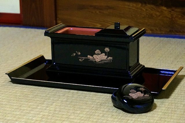 焼香セット　蓮柄　7．0寸　【廻し香炉】　黒色、朱色から選べます［仏具］