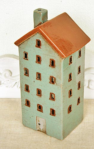 輸入雑貨 キャンドルハウス カンテラハウス 陶器 ブルー ジブリ風 オブジェ 家 置物 ハンドメイド カントリー ナチュラル ミニチュア 29209