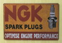 送料無料 NGK スパークプラグ 金属製 メタルサインプレート NGK SPARK PLUG 看板 ブリキ アンティーク ガレージ インテリア 広告 カフェ 店...
