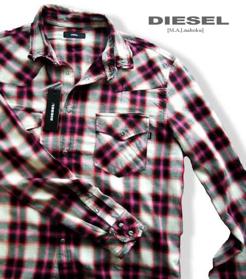 ◆ディーゼル・DIESEL：MENS　ヴィンテージチェックシャツ　です。 襟に針金が入っており襟にアクセントがつけられます。 【カラー】ピンク黒赤系【サイズ／実寸】 L　：肩幅47cm　袖丈68cm　着丈75cm　胸囲110cm XXL　：肩幅51cm　袖丈70cm　着丈79cm　胸囲127cm 【素材】コットン100％【品質】正規直営店購入・新品未使用品【発送】ページ下部に詳細記載。8047新品★ディーゼル DIESEL★ヴィンテージチェックシャツK109★ピンク黒赤系★MENS★ 新品★ディーゼル　DIESEL★ヴィンテージチェックシャツK109★ピンク黒赤系★MENS★です。No8047 ● 商品説明 ●◆大人気DIESELのお品です。新作・新物を随時ご紹介しております。◆商品は正規直営店にて当方が直接買い付けている、【正真正銘100％本物】ですのでご安心下さい。 ◆ディーゼル・DIESEL：MENS　ヴィンテージチェックシャツ　です。 襟に針金が入っており襟にアクセントがつけられます。 【カラー】ピンク黒赤系【サイズ／実寸】 L　：肩幅47cm　袖丈68cm　着丈75cm　胸囲110cm XXL　：肩幅51cm　袖丈70cm　着丈79cm　胸囲127cm 【素材】コットン100％【品質】正規直営店購入・新品未使用品【発送】ページ下部に詳細記載。 ● 注意事項 ● ◆写真は同タイプ他のサイズを使用している場合もございます。 ◆できるだけ商品をお分かりいただけるよう実物に近いカラーを再現できるように心がけておりますが、ブラウザ・環境により若干異なってしまうことがありますのでご了承ください。 ◆ご購入頂く前に営業日カレンダーをご覧下さい。不在でメールのやり取りや発送が出来ない日がある場合は事前に記載させていただくようにしております。 ◆万が一偽物だった場合はもちろん全額返金、いたします。 ◆他にも日本未入荷ブランド（もちろんすべて正規店購入の本物です！）をお取り扱いしております。 ◆この商品は他の店舗でも販売しております。在庫数の更新は随時行っておりますが、お買い上げいただいた商品が、品切れになってしまうこともございます。その場合、キャンセルとさせていただく場合もございますことをあらかじめご了承ください。