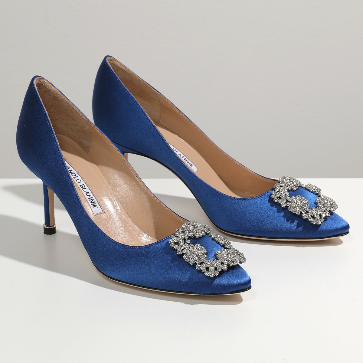 MANOLO BLAHNIK マノロブラニク パンプス HANGISI FMC SATIN 070 ハンギシ サテン 7cm レディース 9XX 0316 ジュエルバックル ハイヒール 靴 432/BBLUのサムネイル