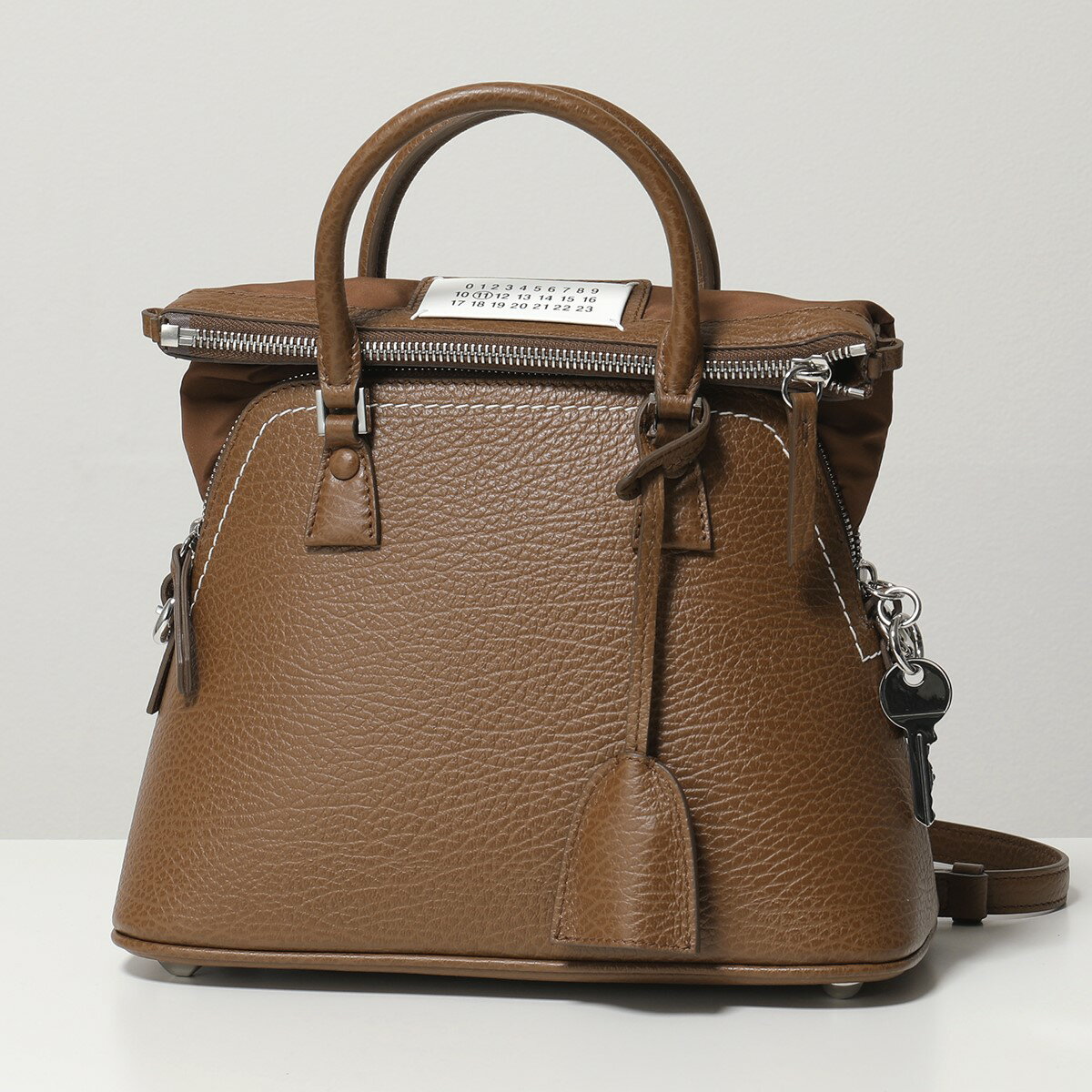 MAISON MARGIELA メゾンマルジェラ S56WG0082 P0396 5AC ミニバッグ レザー ハンドバッグ ショルダーバッグ 鞄 T2168 レディースのサムネイル